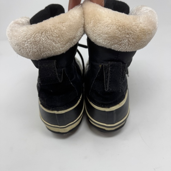 Capelli of New York Black Winter Boots with Cream Lining - Picture 5 of 9